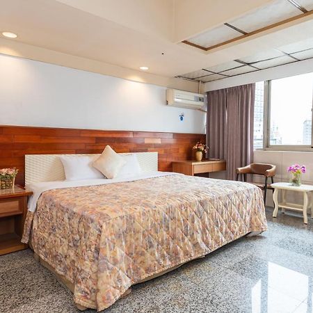Yi Pin Business Hotel Таоюань Экстерьер фото