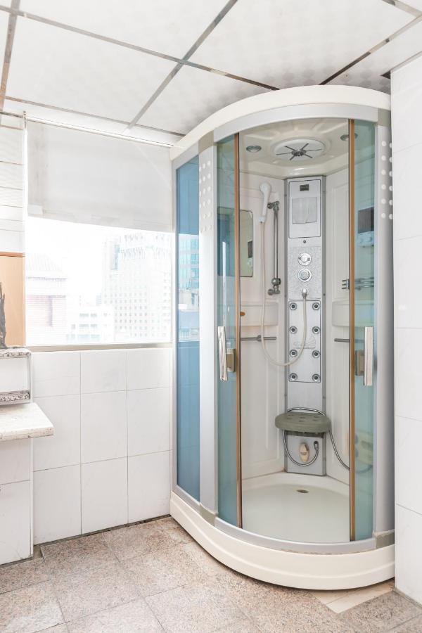 Yi Pin Business Hotel Таоюань Экстерьер фото