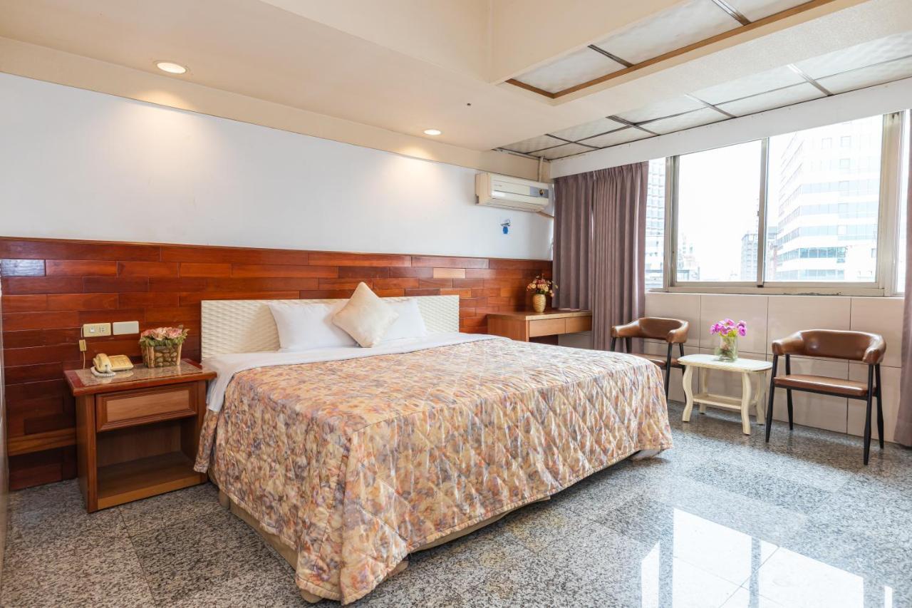 Yi Pin Business Hotel Таоюань Экстерьер фото