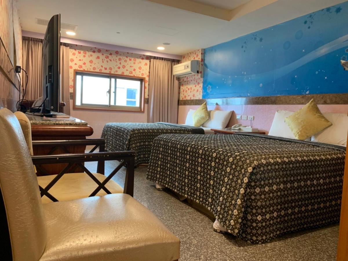Yi Pin Business Hotel Таоюань Экстерьер фото
