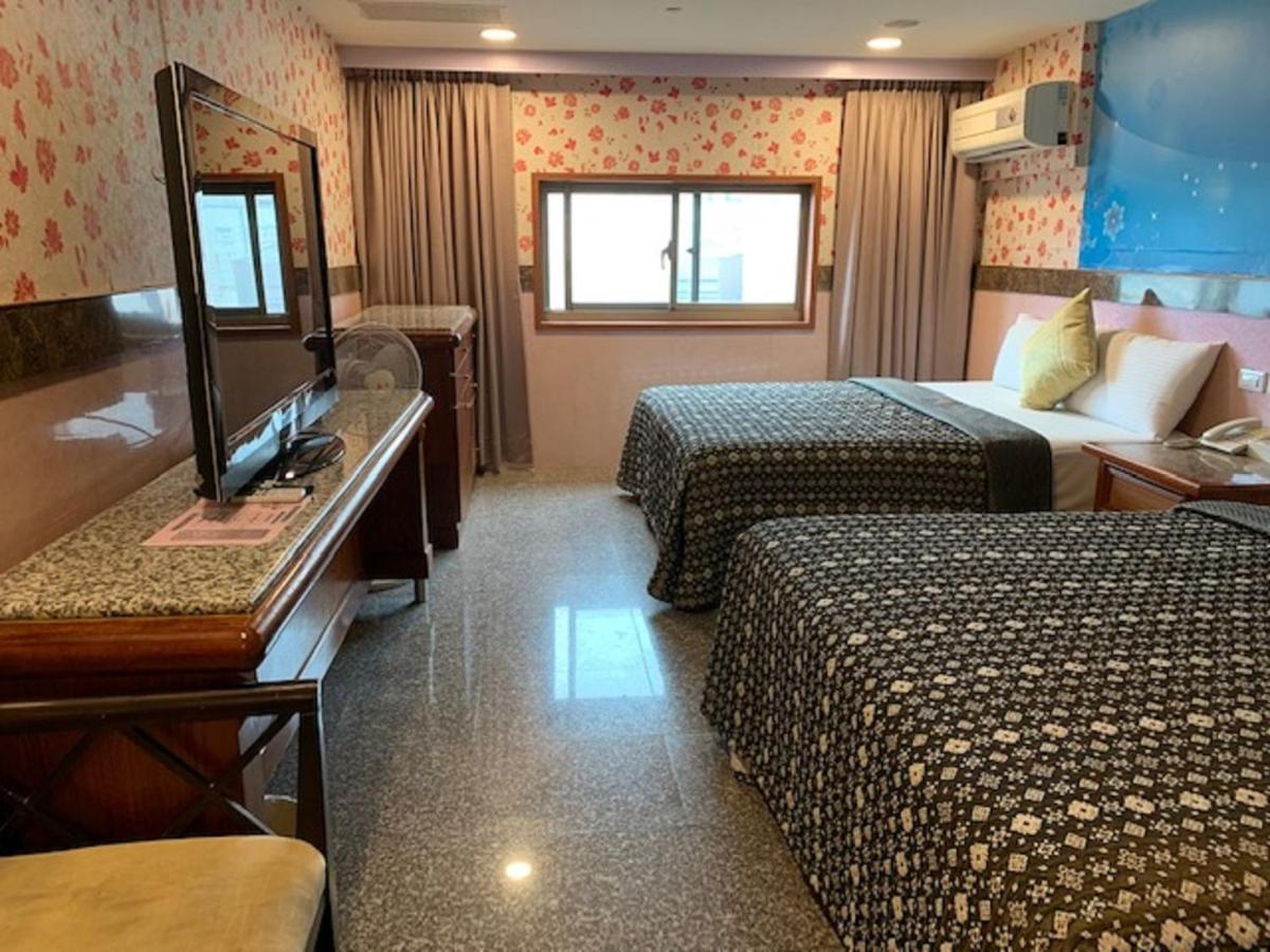 Yi Pin Business Hotel Таоюань Экстерьер фото