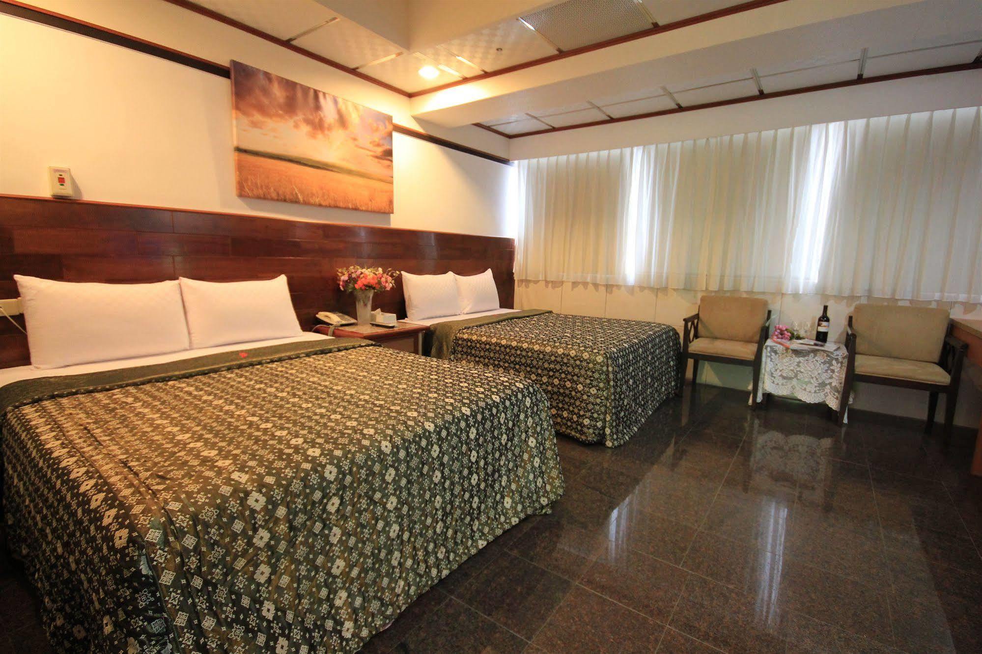 Yi Pin Business Hotel Таоюань Экстерьер фото